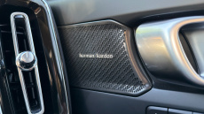 Volvo XC40 2.0 B4P Ultra Dark 5dr Auto Petrol Estate